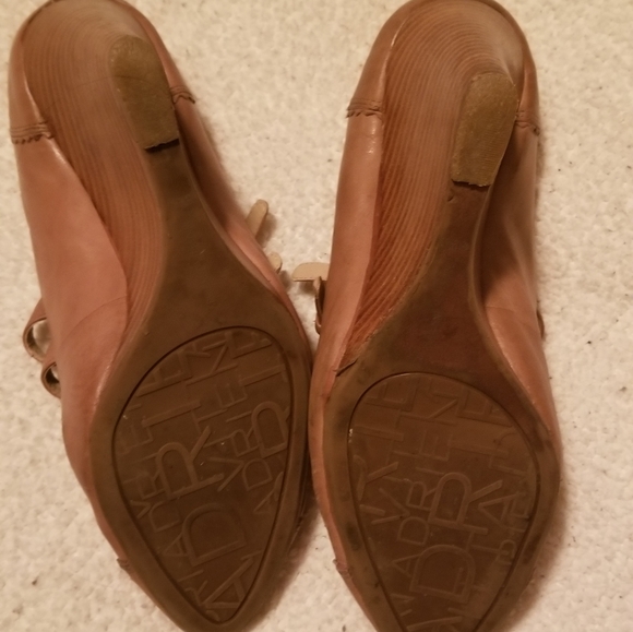 Womens shoes - Picture 3 of 3